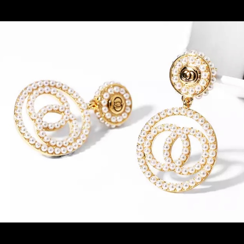 Classic gold pearls earrings